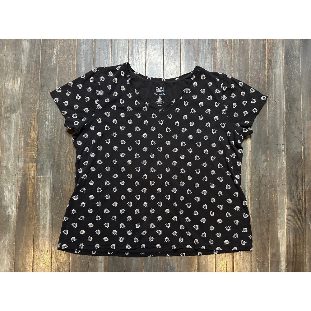Croft & Barrow The Classic Tee Black Floral Medallion V-Neck Cotton Top